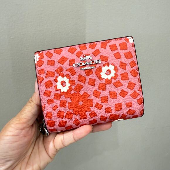 Coach Snap Wallet With Floral Print CBO75 Silver/Pink Multi - Picture 1 of 16